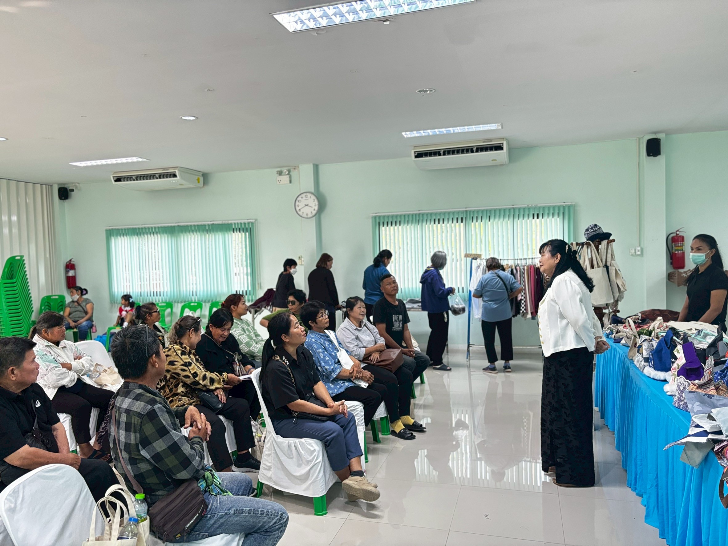 title - ส.ป.ก.เพชรบุรี นำเกษตรกรวิสาหกิจชุมชน บ้านหนองปรงเพื่อการเกษตรและวิสาหกิจชุมชน สัมมาชีพ บ้านจะโปรง อบรมโครงการพัฒนาธุรกิจชุมชน กิจกรรมพัฒนาธุรกิจชุมชนในเขตปฏิรูปที่ดิน ปีงบประมาณ พ.ศ. 2569